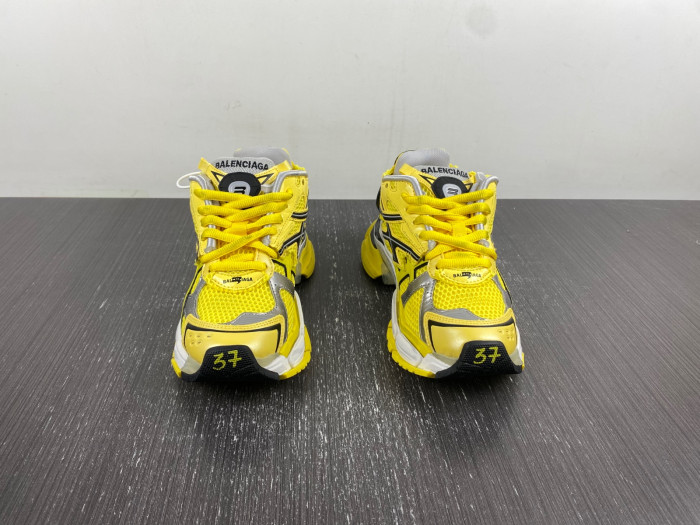 BLCG RUNNER SNEAKER 677402 W2RD3 0510