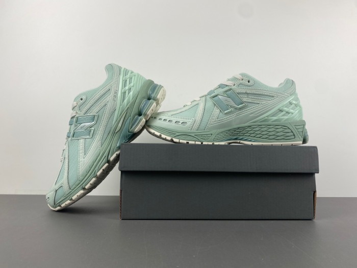 N3W BLANCE 1906R Jade Green M1906RZC