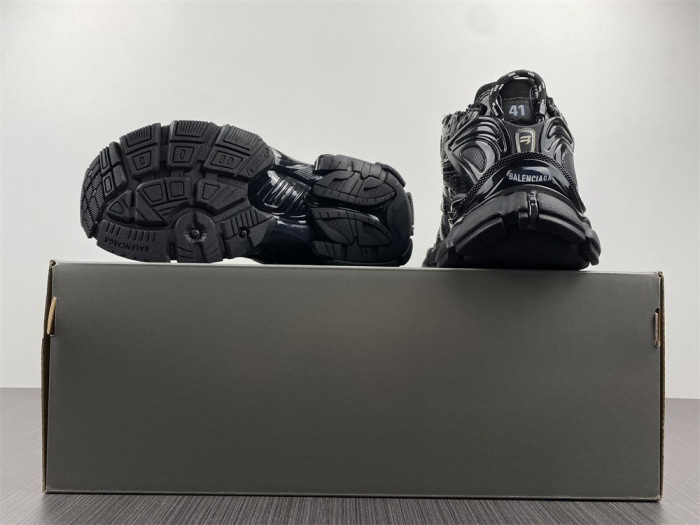 BLCG RUNNER SNEAKER 677403 W3RA9 1000