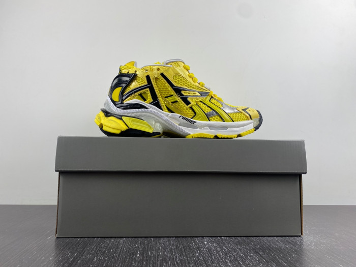 BLCG RUNNER SNEAKER 677402 W2RD3 0510
