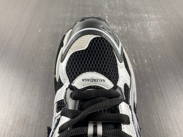 BLCG RUNNER SNEAKER 695364 W2RH2 9018