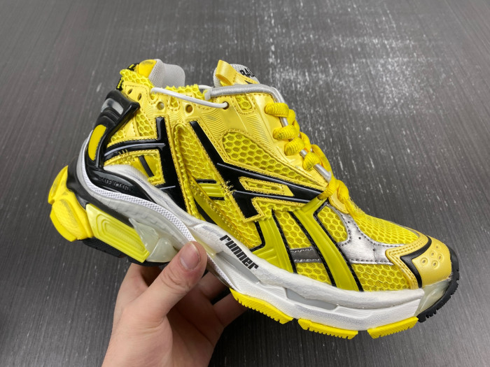 BLCG RUNNER SNEAKER 677402 W2RD3 0510