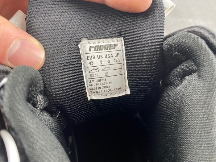 BLCG RUNNER SNEAKER 695364 W2RH2 9018