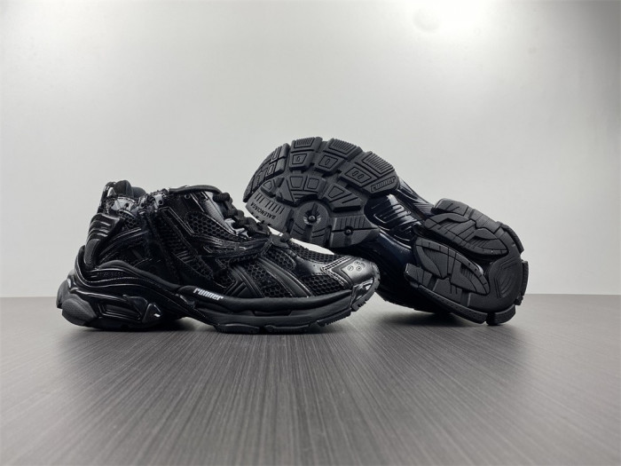 BLCG RUNNER SNEAKER 677403 W3RA9 1000