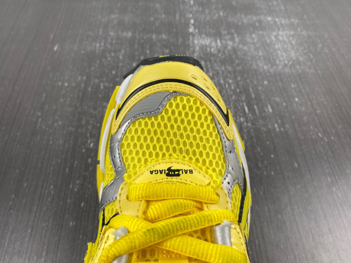 BLCG RUNNER SNEAKER 677402 W2RD3 0510