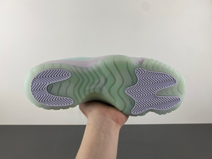 Air Jordan 11 Retro Low Igloo (Women