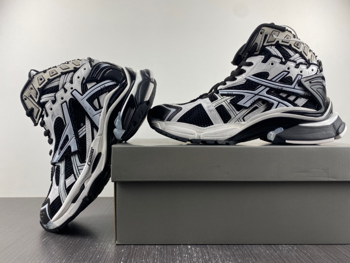 BLCG RUNNER SNEAKER 695364 W2RH2 9018