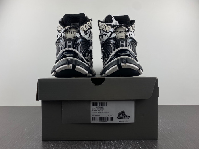 BLCG RUNNER SNEAKER 695364 W2RH2 9018