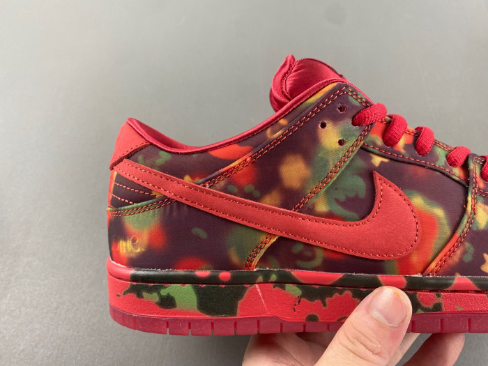 Nike SB Dunk Low The Wizard of Oz Poppy Field FZ1291-600