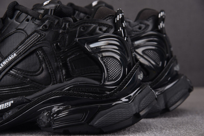 BLCG Runner Sneaker 813794 WRUCU 1000