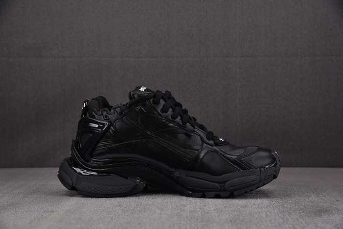 BLCG Runner Sneaker 813794 WRUCU 1000