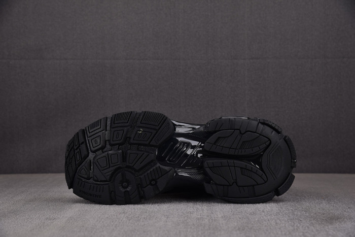BLCG Runner Sneaker 813794 WRUCU 1000