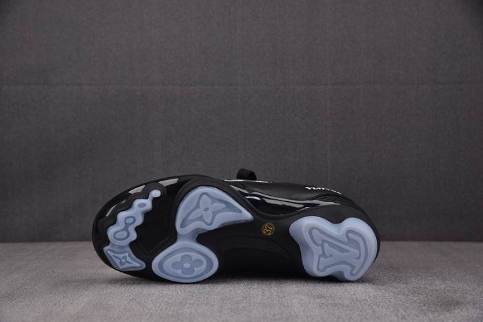 Lou1su1tt Footprint Soccer Black White