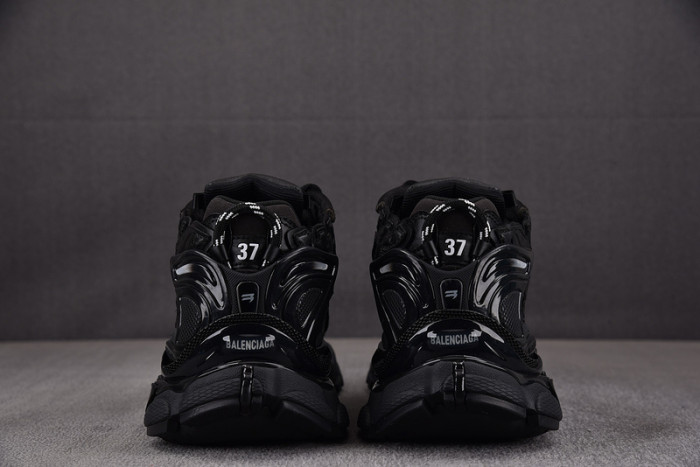 BLCG Runner Sneaker 813794 WRUCU 1000