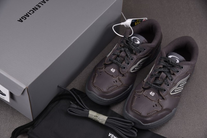 BLCG Hamptons Worn-out Sneaker 841765 WCURB 1190