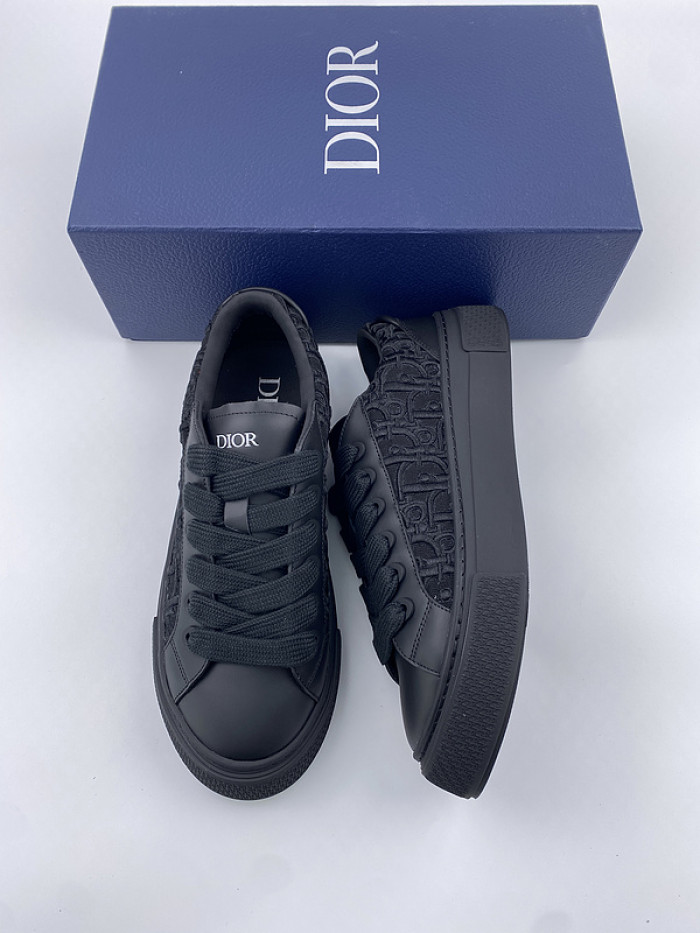 D10R B33 Sneaker