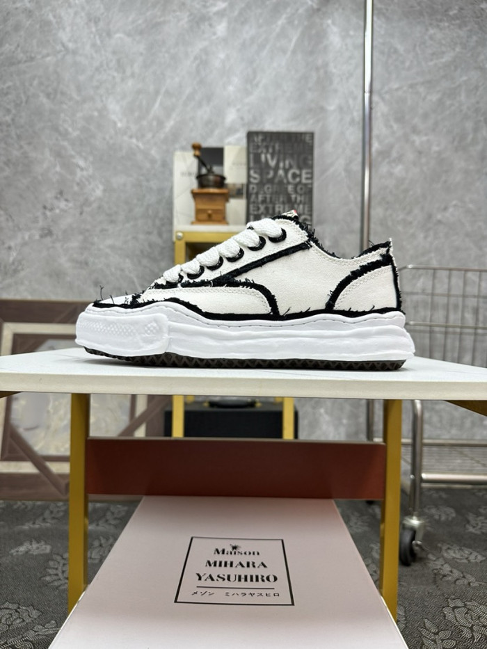 MAISON MIHARA YASUHIRO SNEAKER